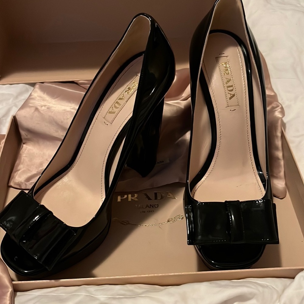 PRADA Black Pump Bow Patent Leather Open Toe Stiletto Heels 39 Europe size 8 US